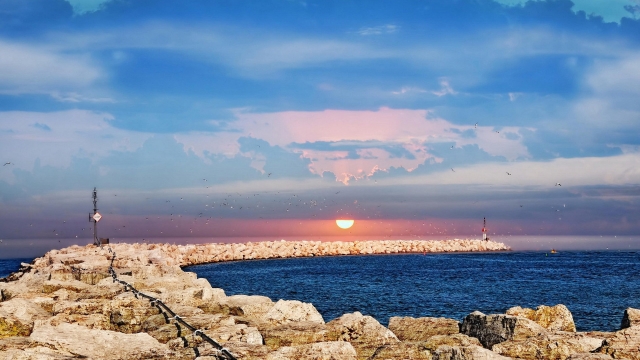 中国游戏大国，出海收入和国内市场近600亿美金全球市场2000亿美金的一部分，欧盟市场收入的3倍，中国人口估计和欧洲人口...